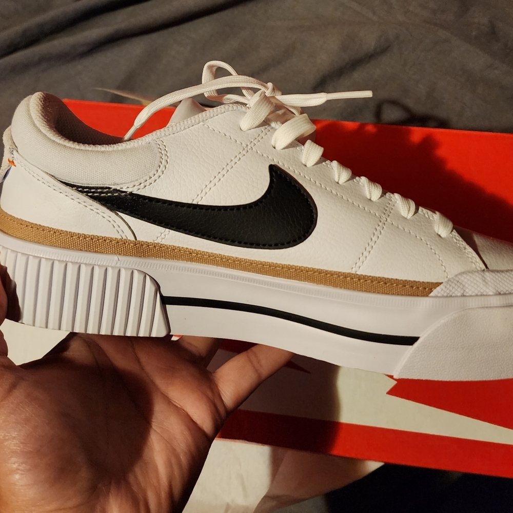 Nike legacy court